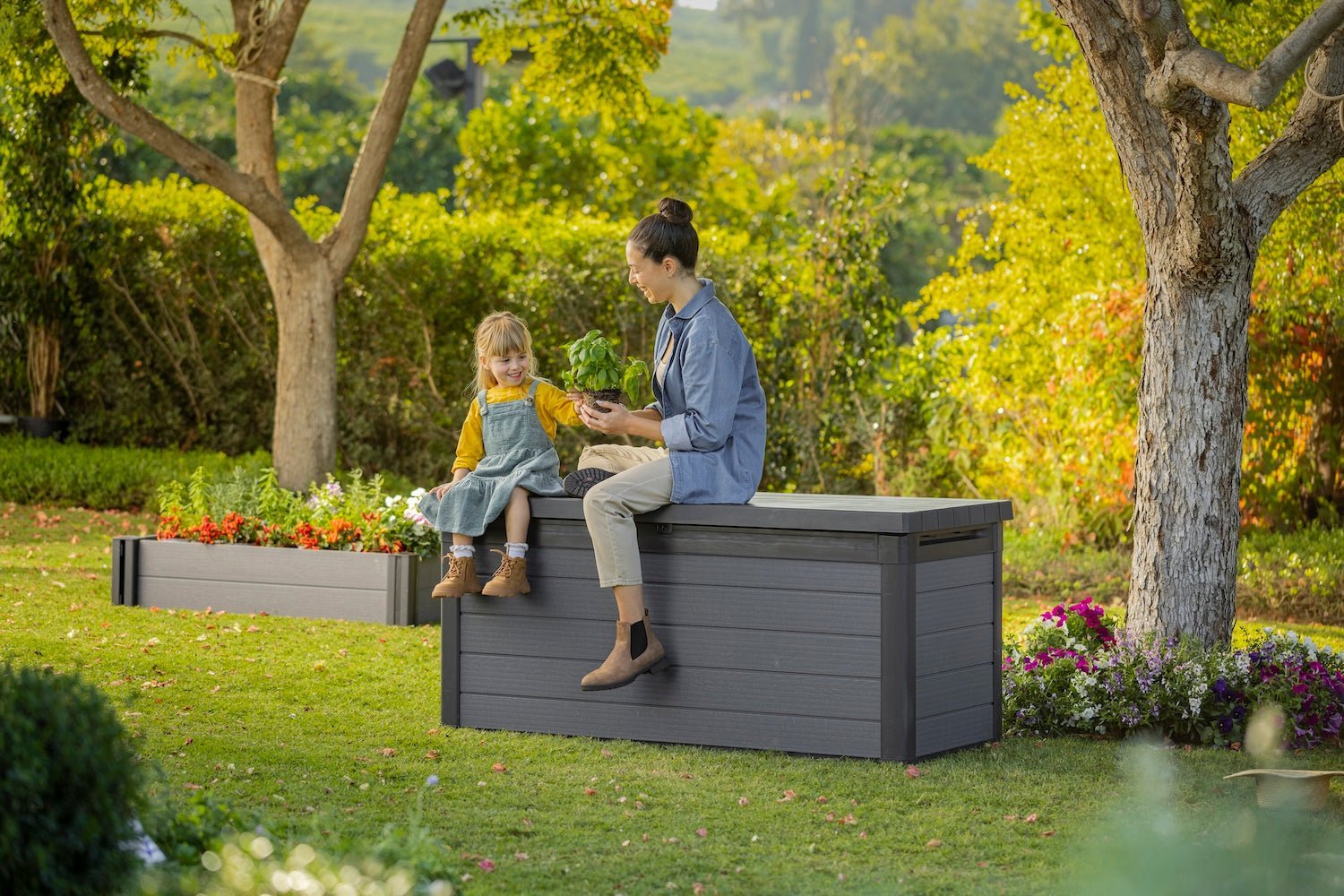 Keter Cortina 570L Storage Box - Grey - Image 10