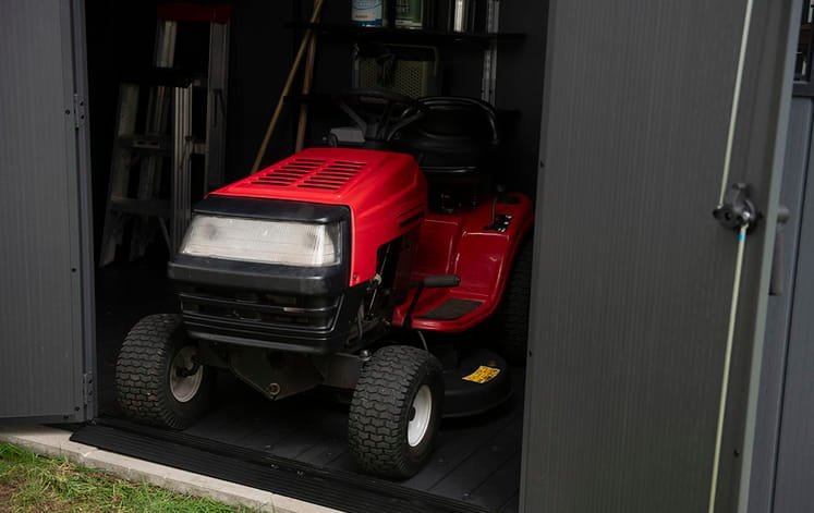 Keter Newton Plus Shed 7.5x11 (2.3 x 3.5m) - Image 14