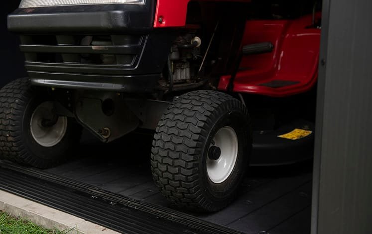 Keter Newton Plus Shed 7.5x11 (2.3 x 3.5m) - Image 13